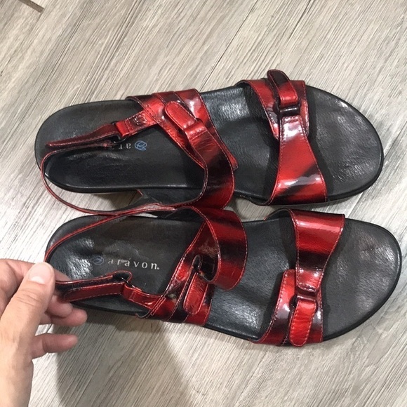 Aravon Red Patent Leather Adjustable Strap Comfort Sandals size 8D/8 Wide - Picture 2 of 9
